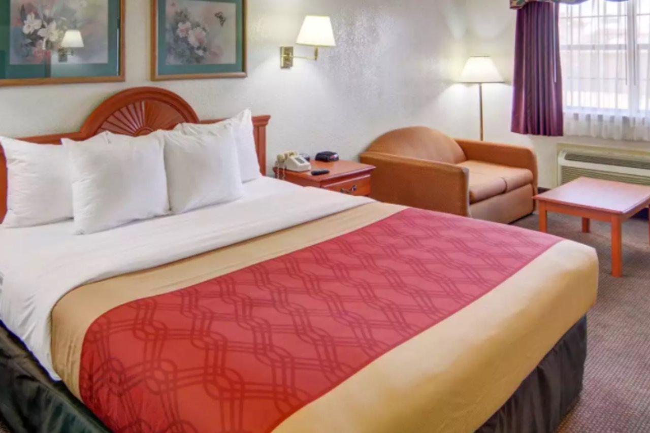 Super 8 By Wyndham Decatur Texas Hotell Exteriör bild