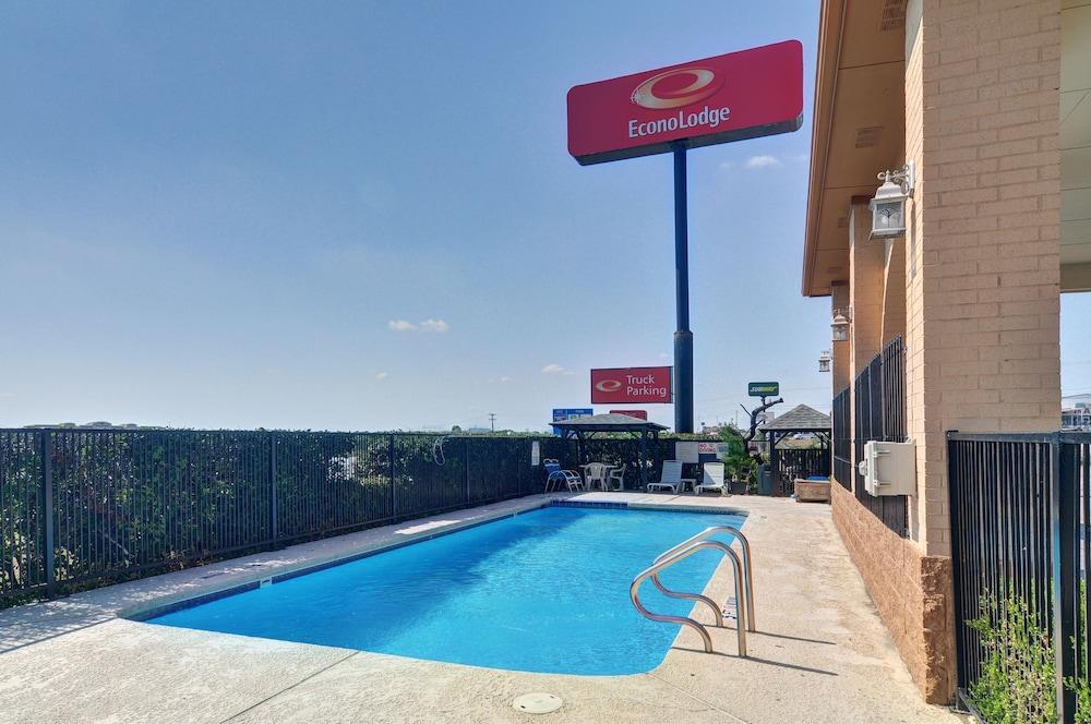 Super 8 By Wyndham Decatur Texas Hotell Exteriör bild